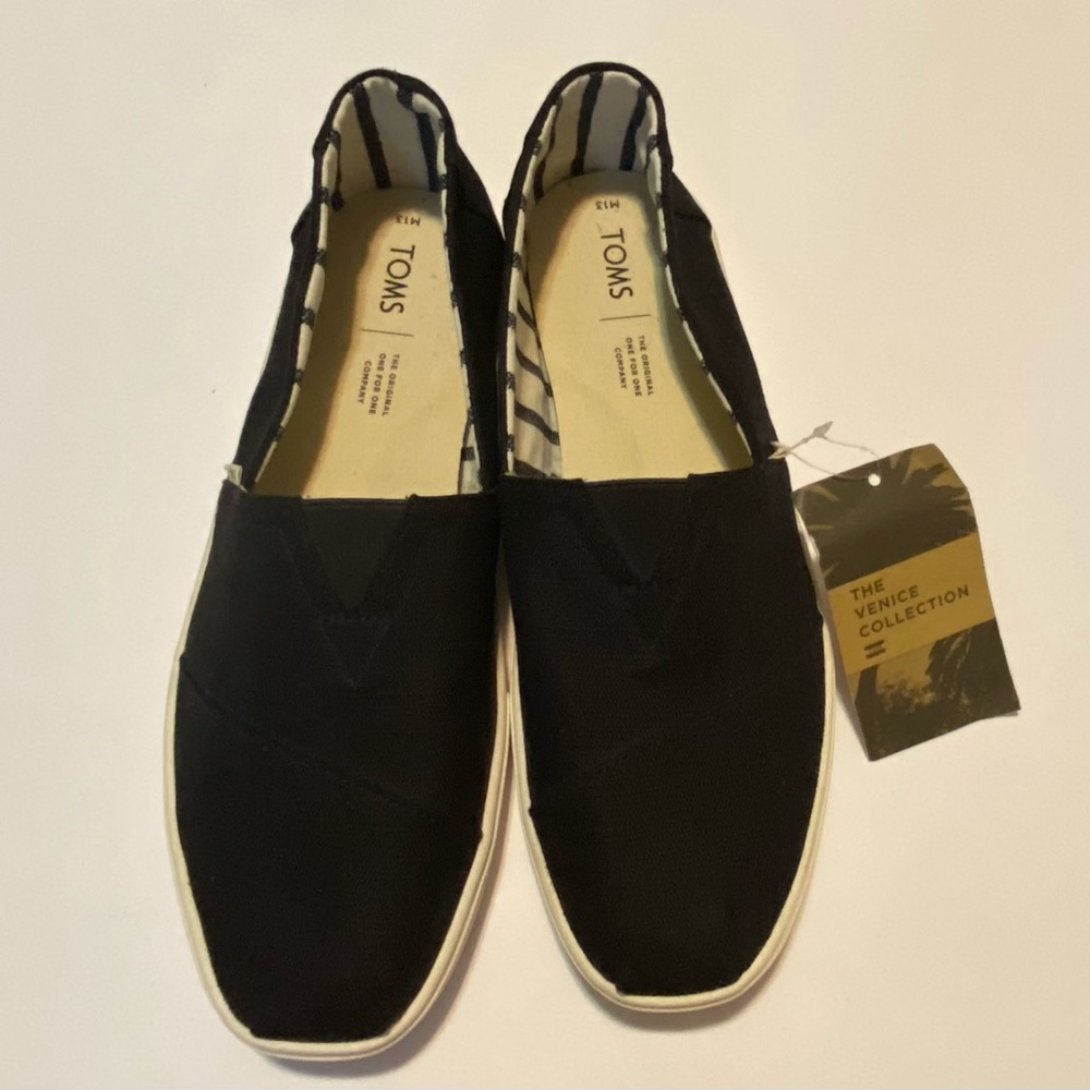 Men Tom’s new size 13